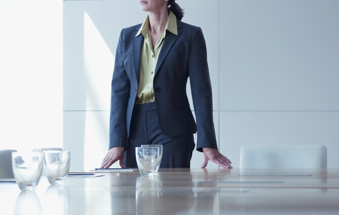 Malgré la féminisation des professions du droit et du chiffre, la place des femmes dans les instances dirigeantes n’est toujours pas acquise